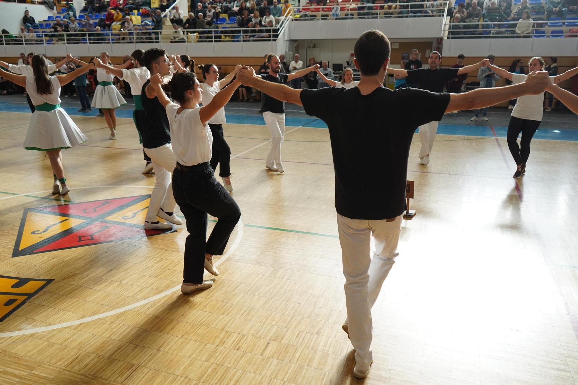 Les imatges de la celebració del 40e aniversari del Sarau Artesenc amb el concurs de colles sardanistes