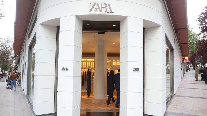 Tienda de Zara en Juan Flórez, la primera que abrió la marca. |  Iago López