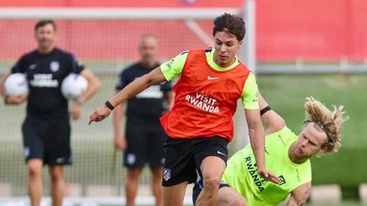 Arnau Ortiz en un entrenament d'aquesta setmana amb l'Atlético.