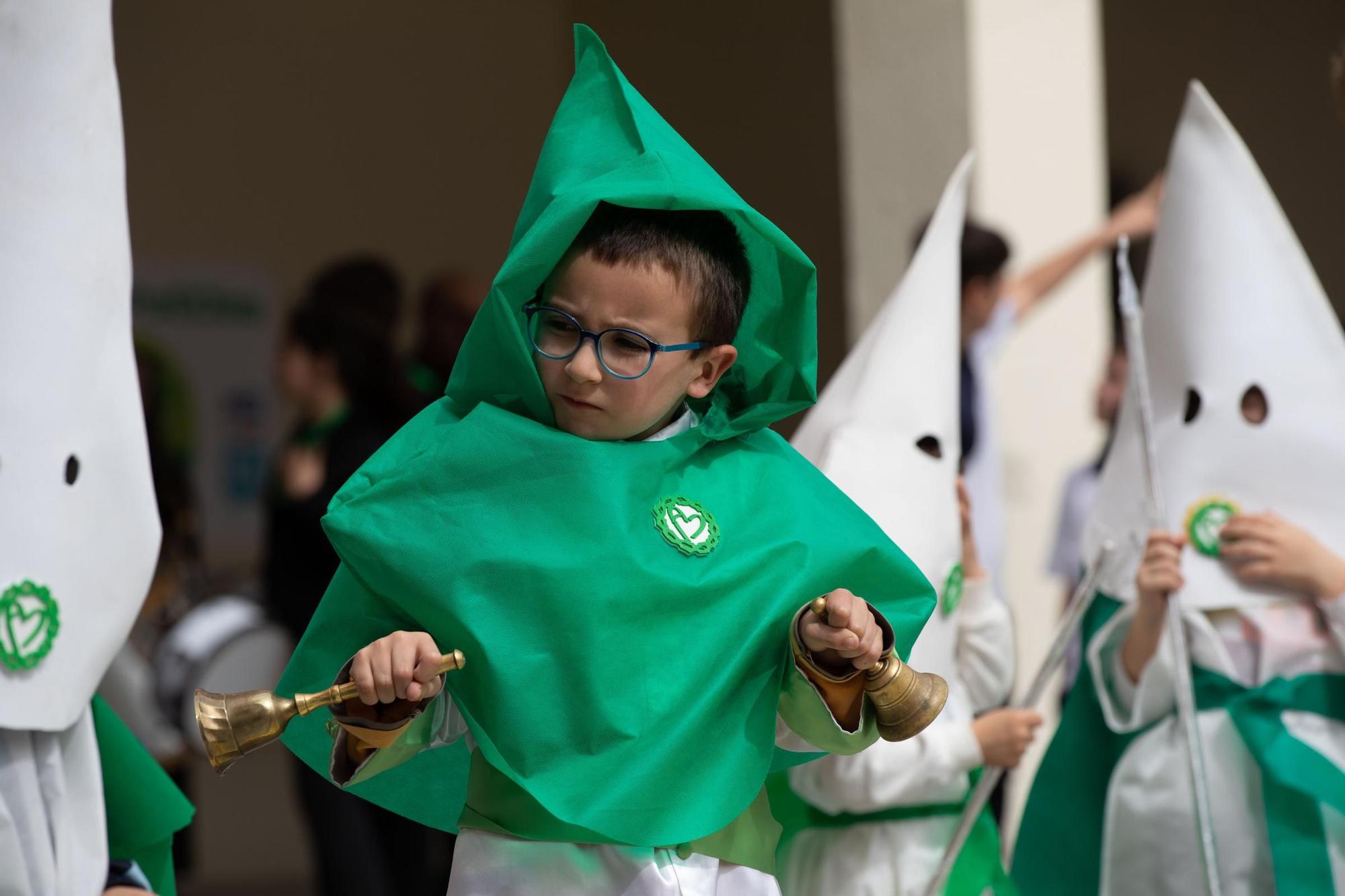 Procesión del colegio Santísima Trinidad-Amor de Dios.