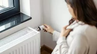 Así debes purgar el radiador para que caliente bien y evitar que aparezcan humedades