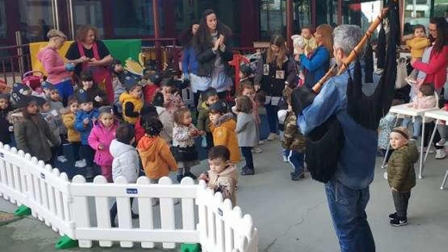 Amagüestu en la escuela de Les Xanes