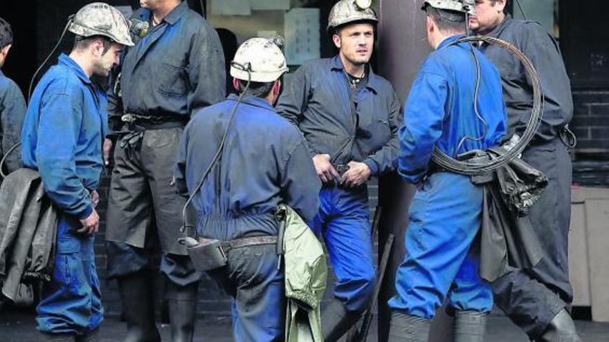 Un grupo de mineros, en la explotación privada de Cerredo.