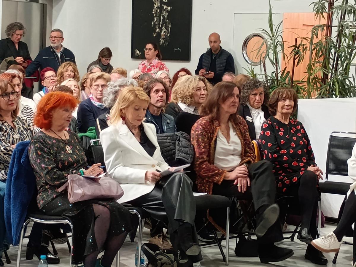 La catedrática Julia Sevilla, Quiti Blat (Dones Progressistes) y Margarita Soler, presidenta del Consell Jurídic Consultiu