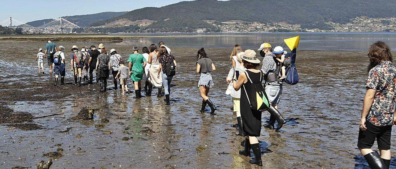 Participantes en la actividad de Amartumar en Cesantes, ayer.