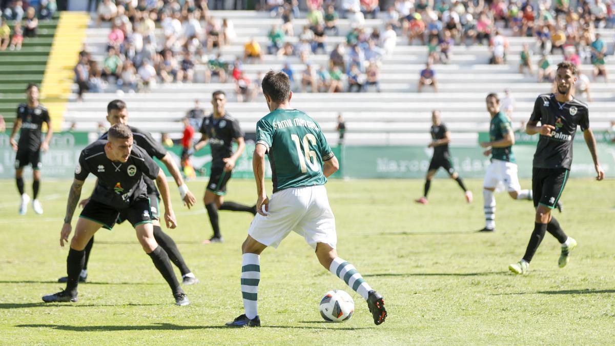 Acción del Cacereño-Atlético Paso, último partido del conjunto verde en el Príncipe Felipe.