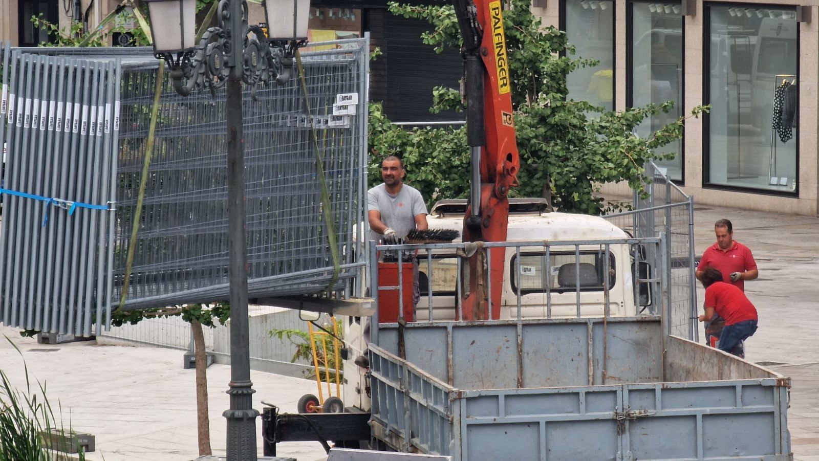 Vilagarcía se “atrinchera” a 24 horas de la invasión.