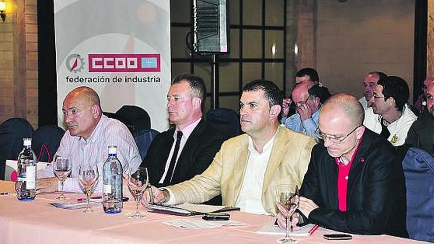 Por la izquierda, Juventino Montes, José María Antuña Ruenes, Maximino García y Amable González, miembros de la ejecutiva federal y asturiana de la Federación de Industria de CC OO, en la jornada de ayer.