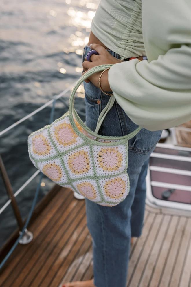 Bolso crochet en tonos pastel de la firma Croixet