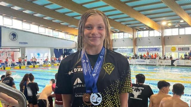 La nedadora del Club Natació Navàs Claudia Iwan obté tres podis al Campionat d'Espanya Infantil d'estiu | CN NAVÀS