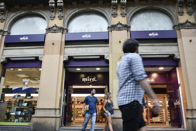 El "Ikea chino" prepara una nueva tienda en el enorme local que dejó Miró en Sant Antoni