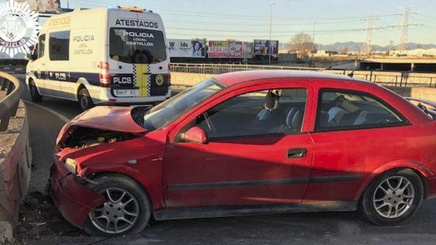 Un conductor choca contra un muro y triplica la tasa de alcoholemia en Castellón