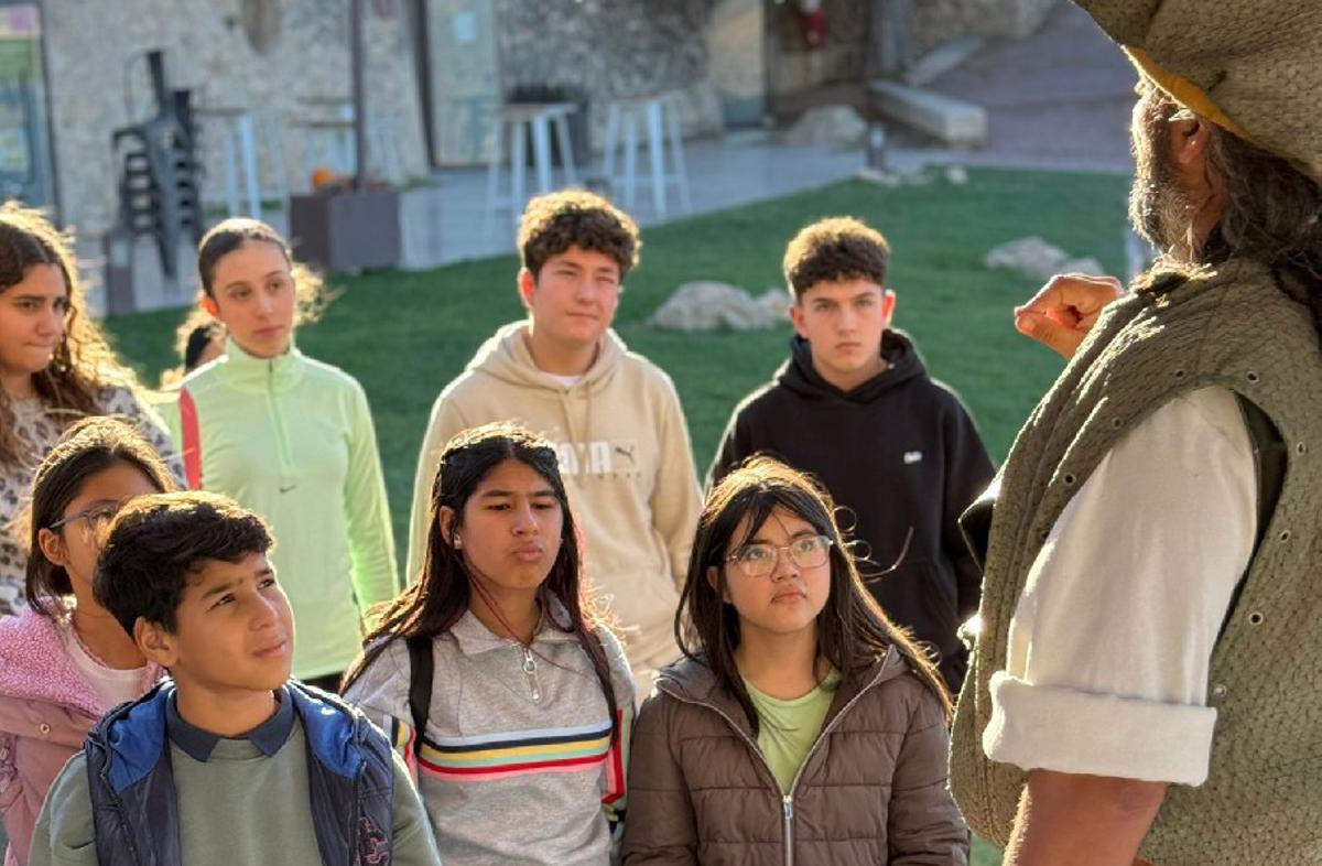 La actividad 'En busca de la espada perdida' invita a los niños a resolver enigmas y superar pruebas