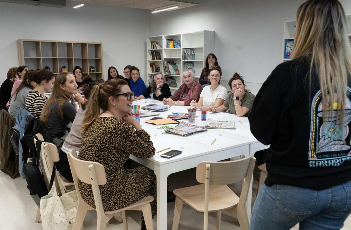Participantes en el taller de ilustración de Ame Soler en Ontinyent.
