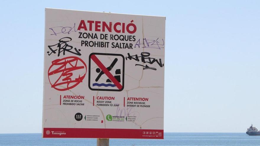 Palamós estudiarà si cal reforçar la prevenció dels salts al mar després de l’accident a la Fosca