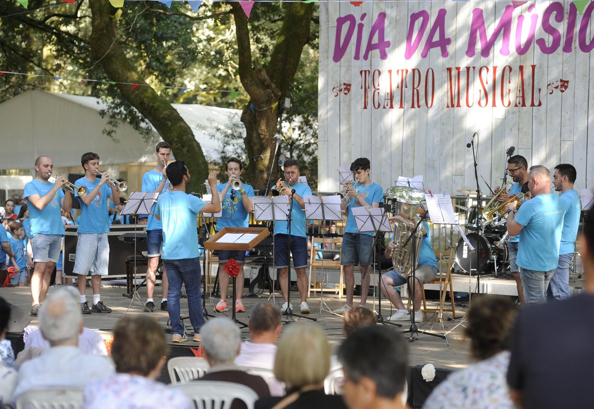 La Banda Municipal de Silleda homenajea al teatro musical y la de Lalín celebra su romería