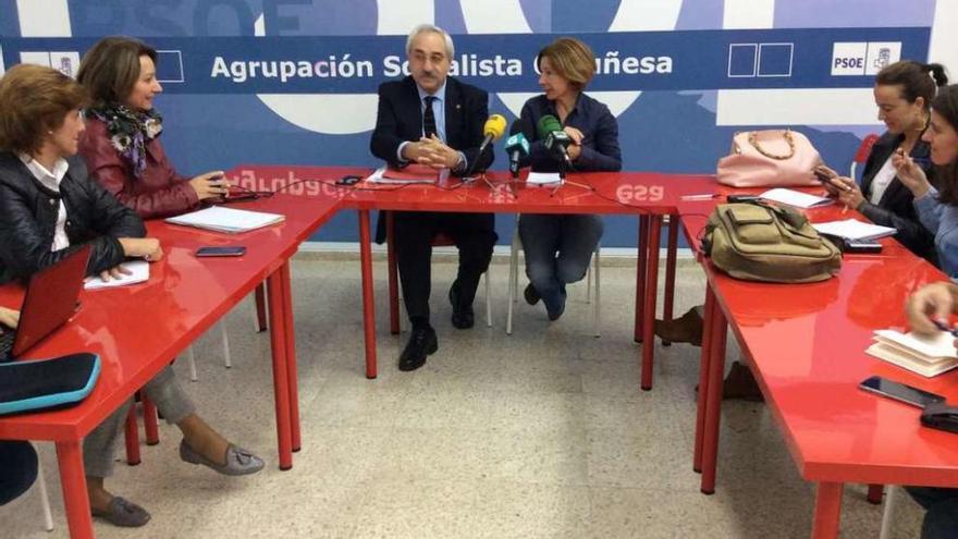 Lois Fermín Vázquez y Mar Barcón, ayer, durante la rueda de prensa.