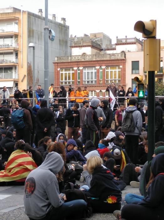 Protesta dels CDR a Girona en el marc de la vaga general