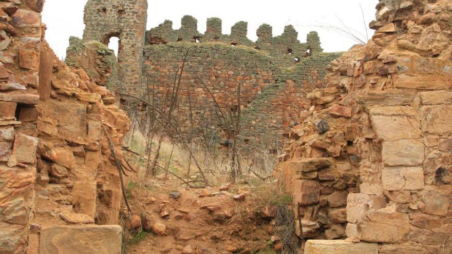 Ruinas de Castrotorafe, en las que se inspirará el mural | J. L. F. (Archivo)