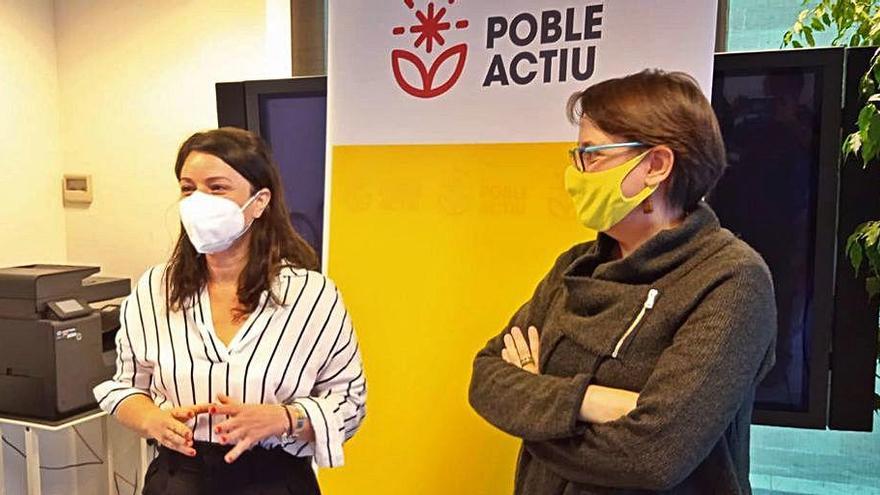 Eva Pedraza amb la companya de grup, Neus Carles