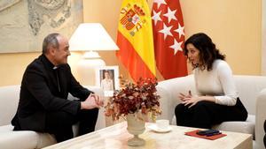Ayuso recibe en la Real Casa de Correos al obispo de la diócesis de Alcalá de Henares