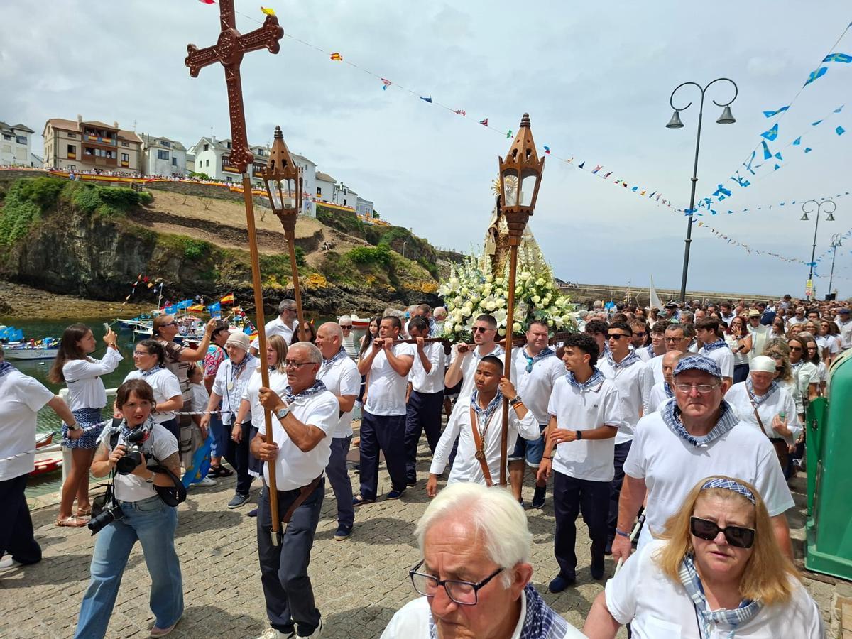 EN IMÁGENES: Tapia de Casariego, a rebosar en la procesión del Carmen