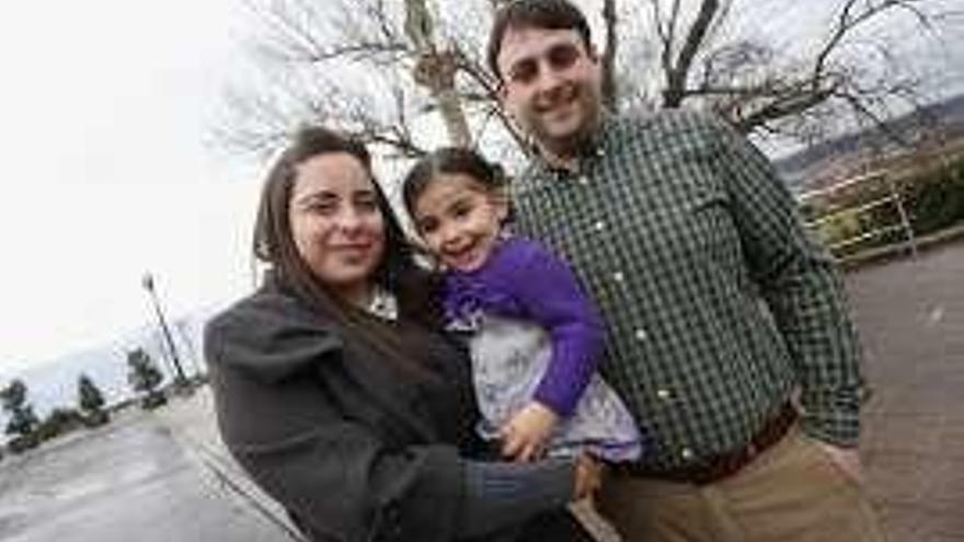 Daniel González, Sonia Castrillón y su hija Ainara.