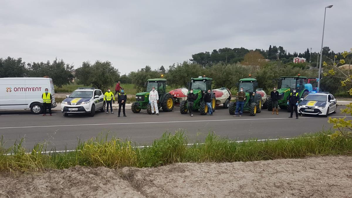 Labriegos que han participado en las labores de desinfección en Ontinyent