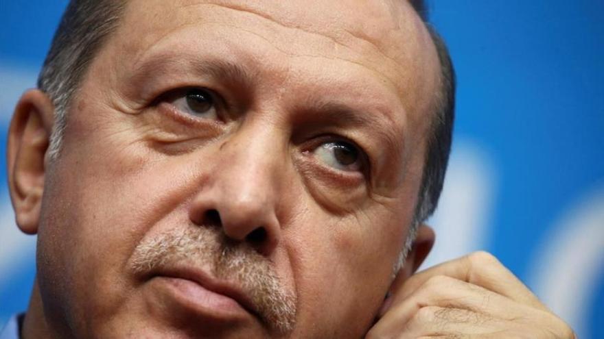 Erdogan pide a la OTAN que no proteja a militares turcos &quot;terroristas&quot;