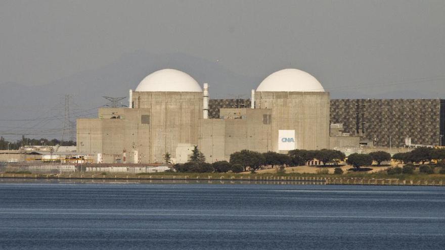 Madrid presiona al Gobierno para retrasar el apagón nuclear: el 40% del suministro eléctrico en la región procede de Almaraz y Trillo