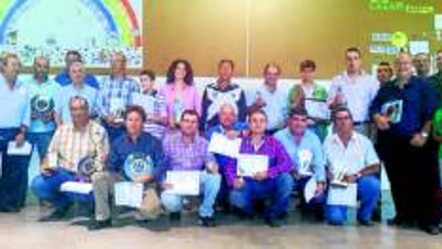 Premios del primer concurso de canaricultura