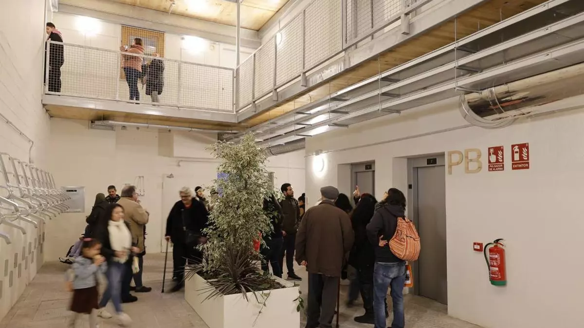 Entregados 40 pisos de alquiler social en el barrio de la Verneda i la Pau
