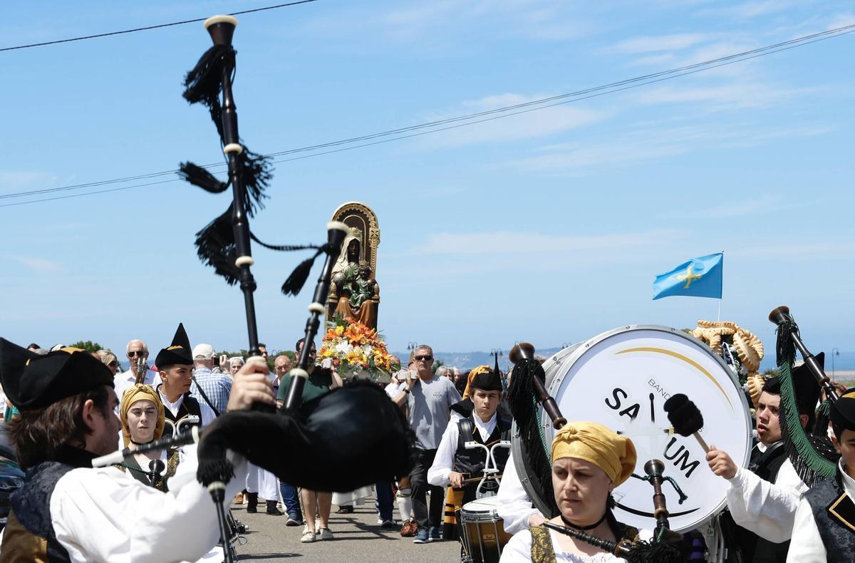 La procesión de la Virgen de La Providencia en Gijón, en imágenes
