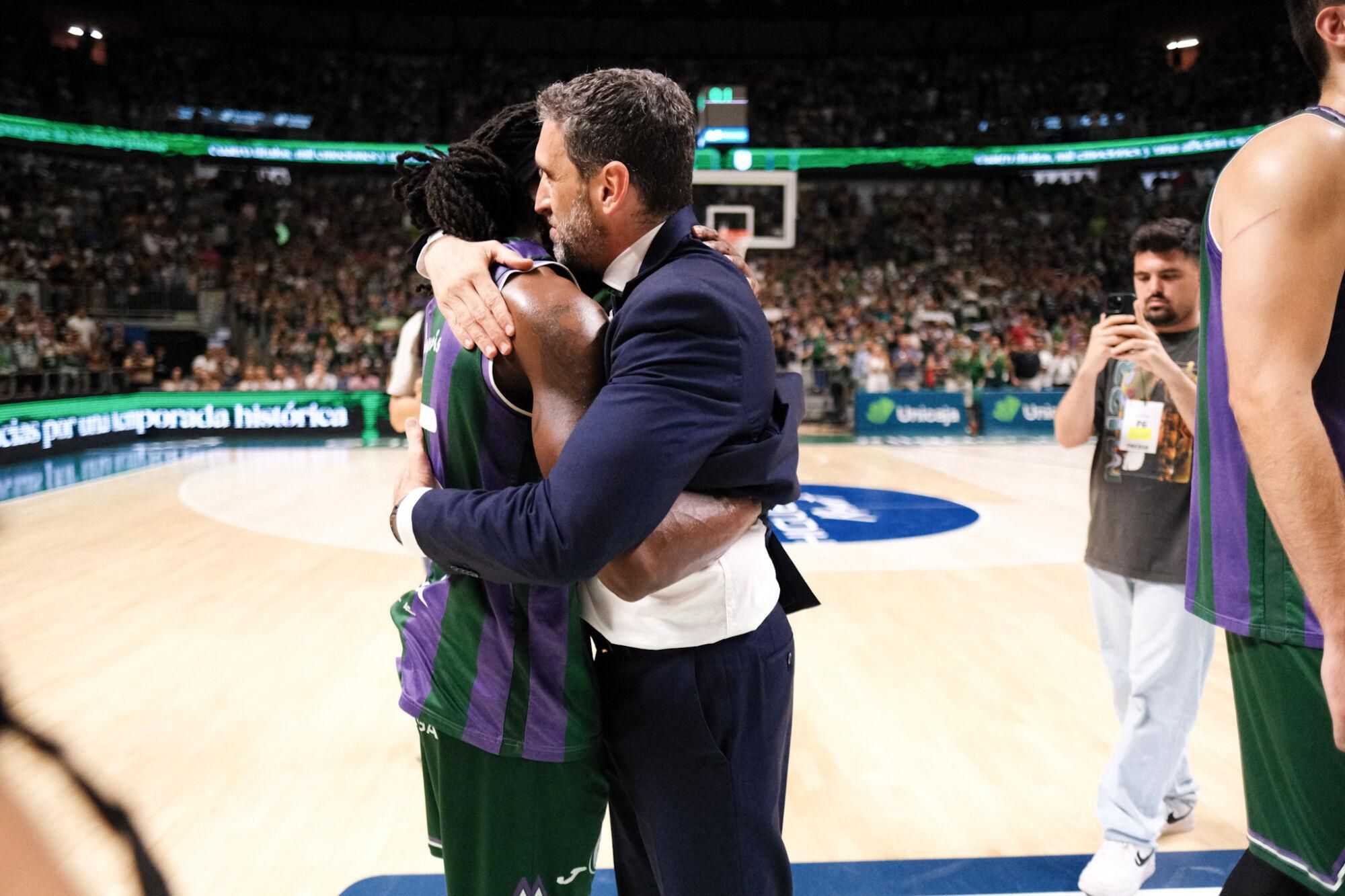 Despedida entre afición y el Unicaja