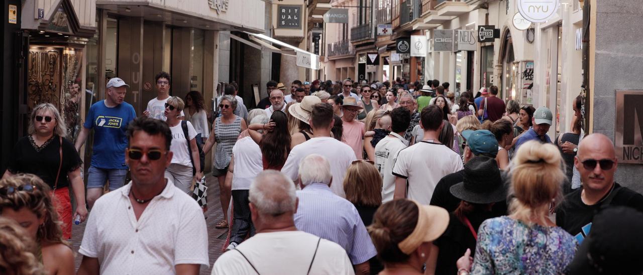 La calle San Miguel de Palma, esta semana, llena de turistas.
