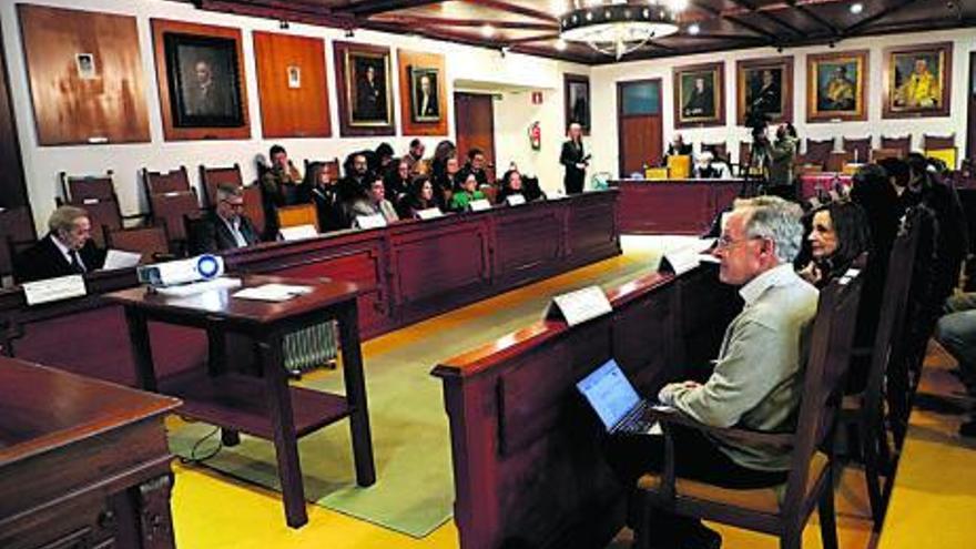 Participantes en la jornadas sobre enfermedades raras celebradas ayer en Santiago.  | // ANTONIO HERNÁNDEZ