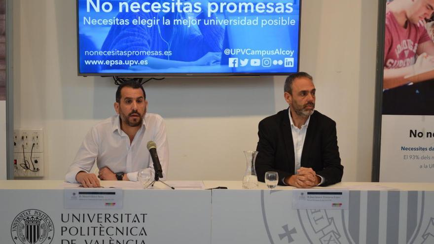 Manolo Llorca, subdirector de Camunicación, y Juan Ignacio Torregrosa, director del Campus de Alcoy presentando la campaña.