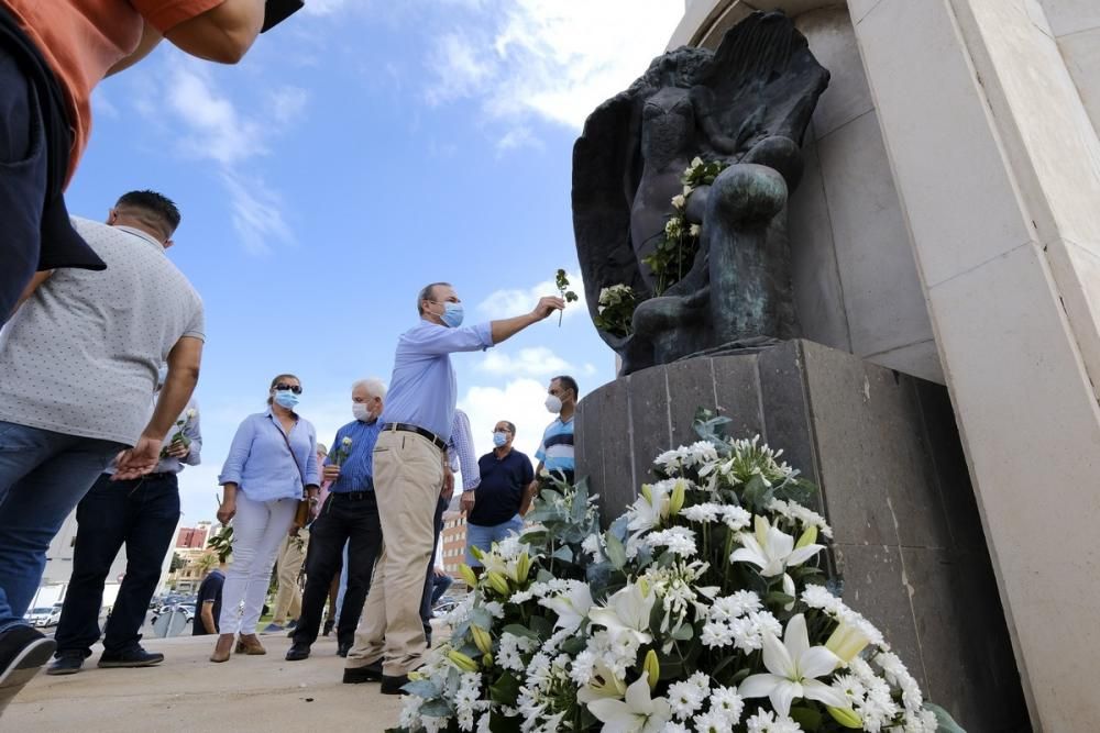 Ofrenda floral en homenaje a Belén María