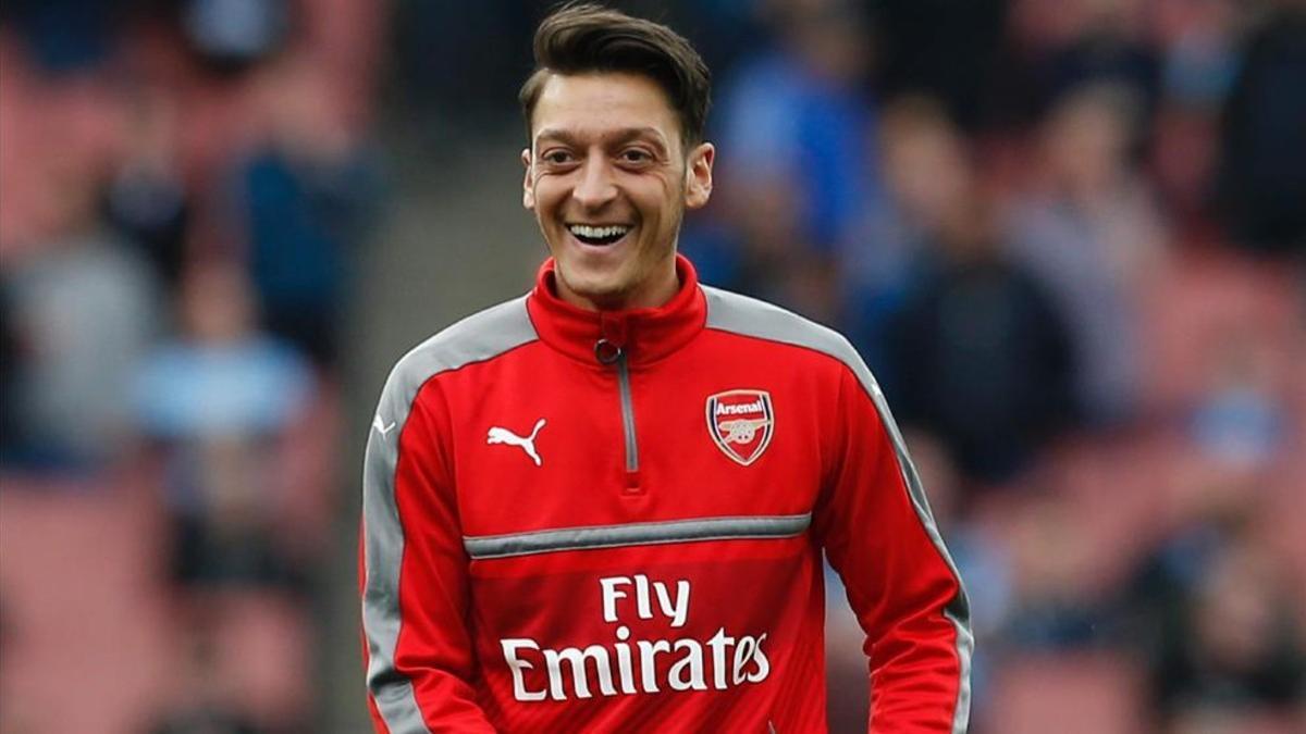 Mesut Özil podrá decidir su futuro a partir del 1 de enero de 2018