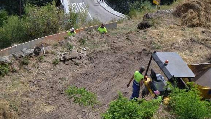 Obras en los bancales del castillo de Puebla.