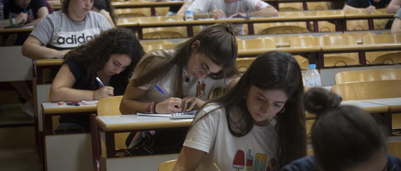 Examen de la PAU en curso pasado en la Universidad de Alicante