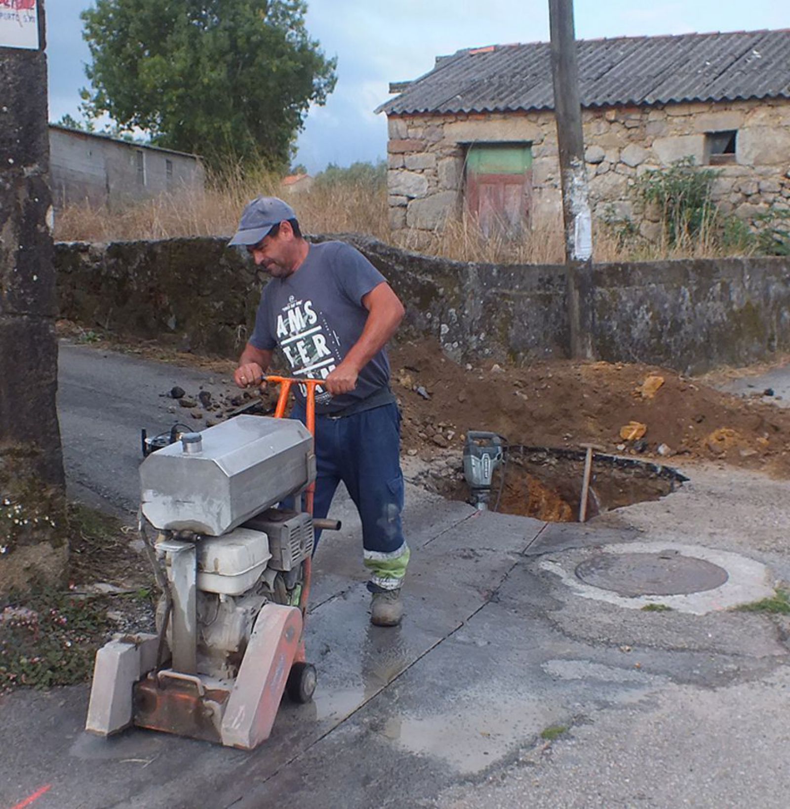 La mejora de la red de abastecimiento, en Valga.