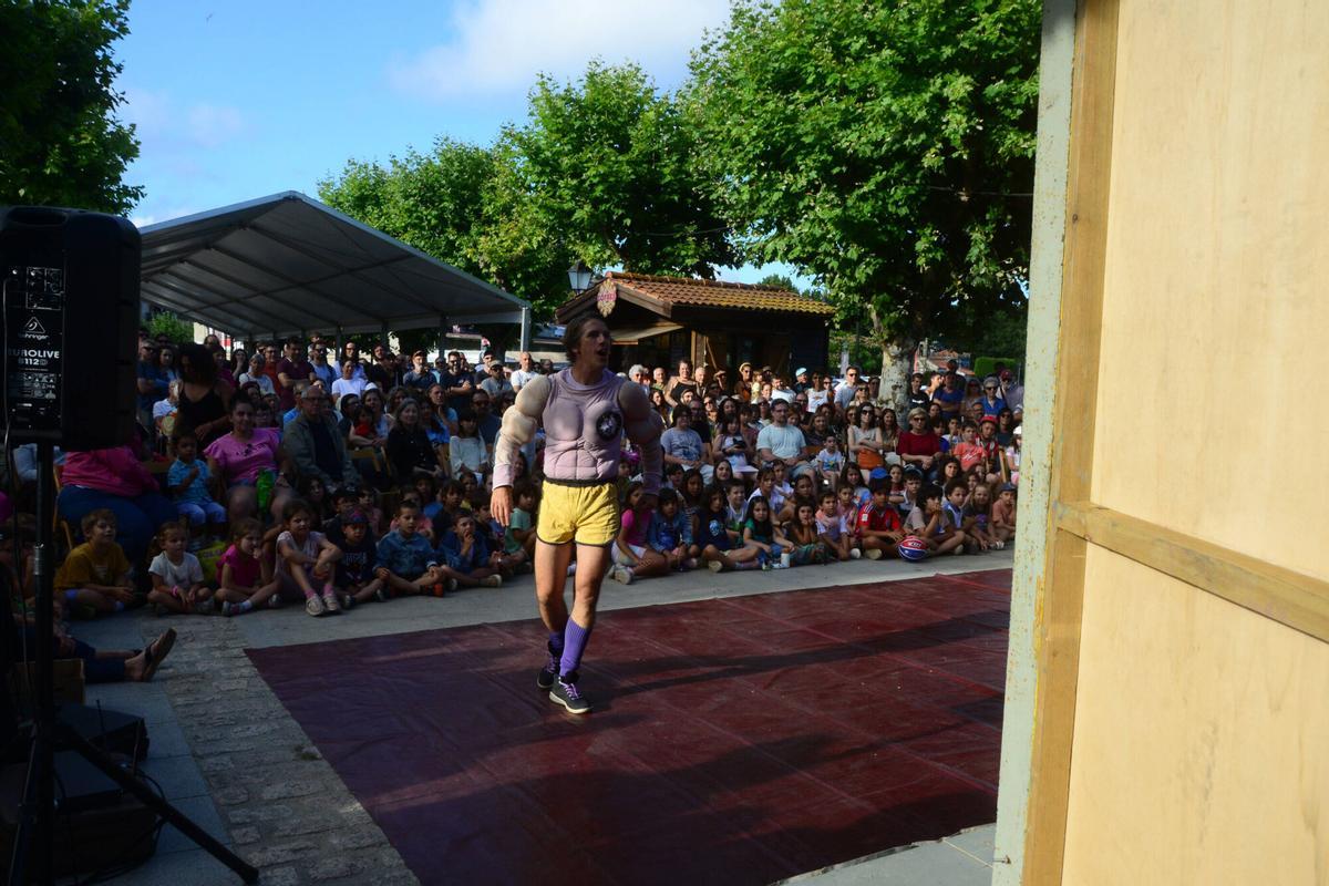 Teatro de calle y familiar con "Crunch 2", de Muu, y una performance sobre los 40 años de Teatro de Ningures.