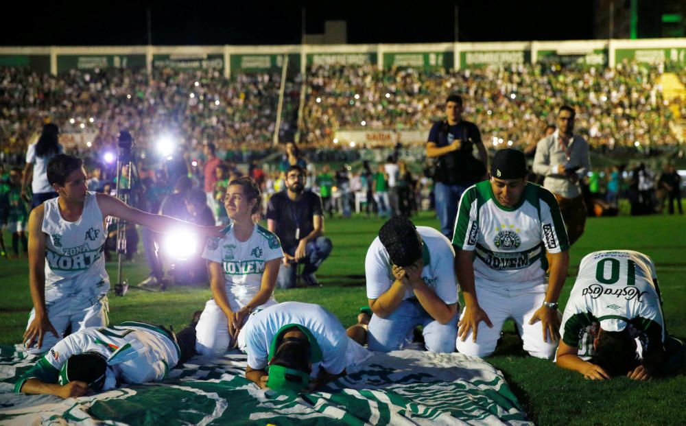 La afición del Chapecoense despide a sus héroes