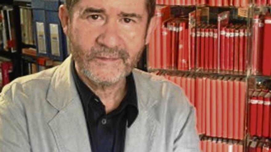 Carlos Santos presenta su libro sobre la Transición a la democracia