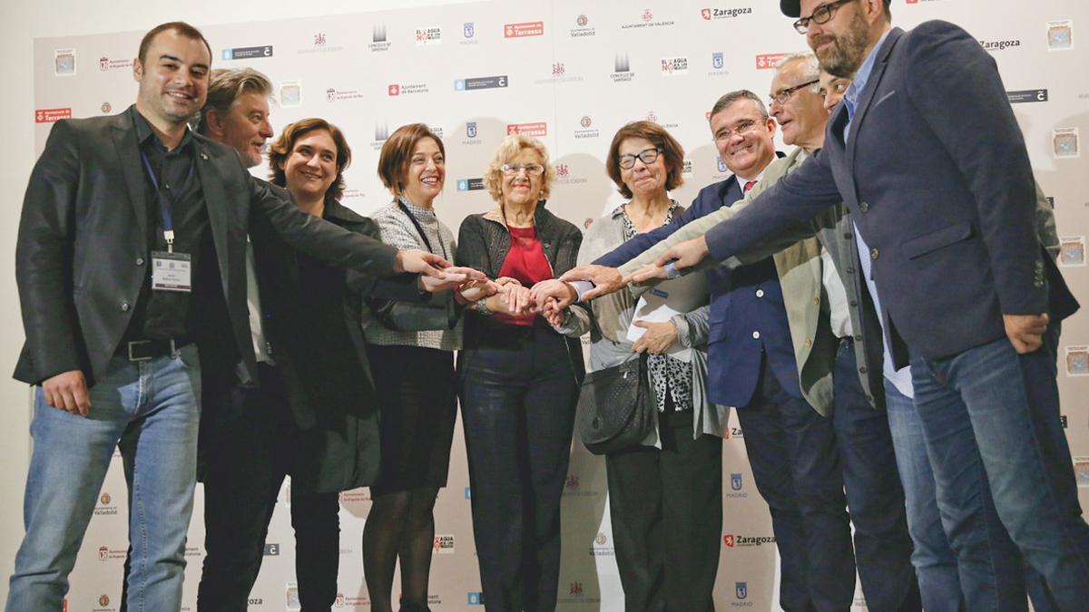 Alcaldes de diez municipios españoles participan en el I Encuentro de Ciudades por la Gestión Pública del agua.