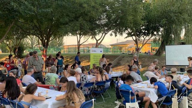 Los vecinos de Pradilla de Ebro disfrutaron juntos de la cata. |