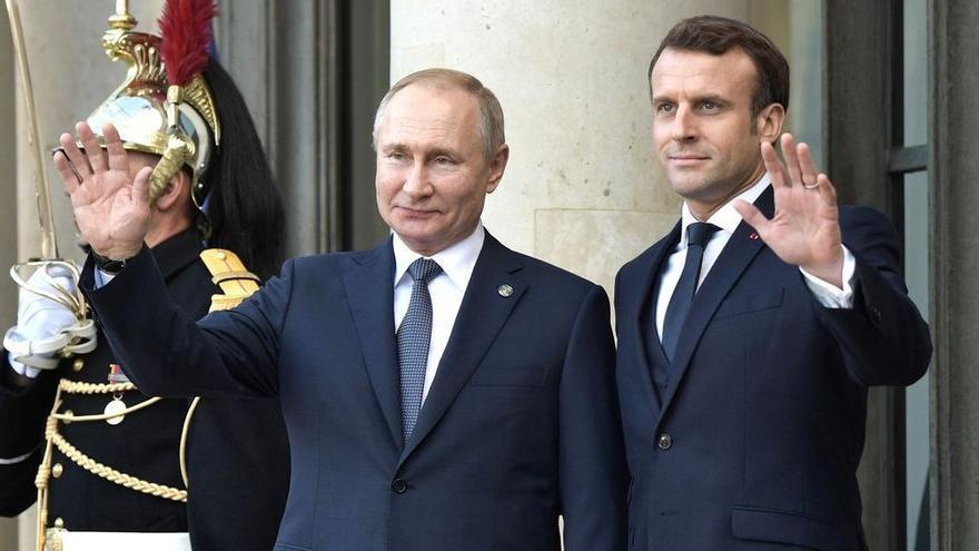 Vladimir Putin y Emmanuel Macron.