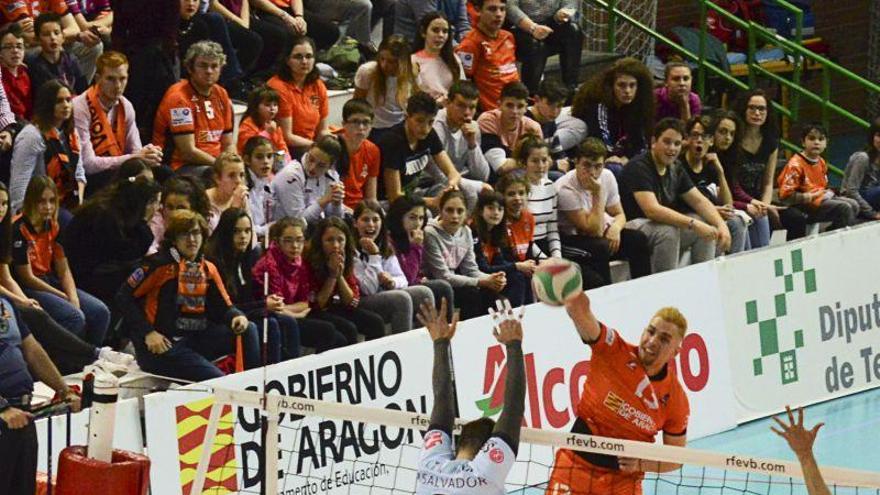 El Voleibol Teruel se anota el primer punto