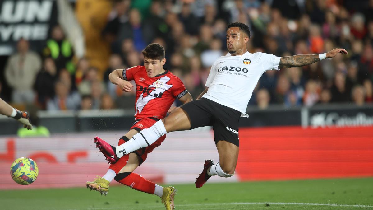 Kluivert durante el Valencia-Rayo